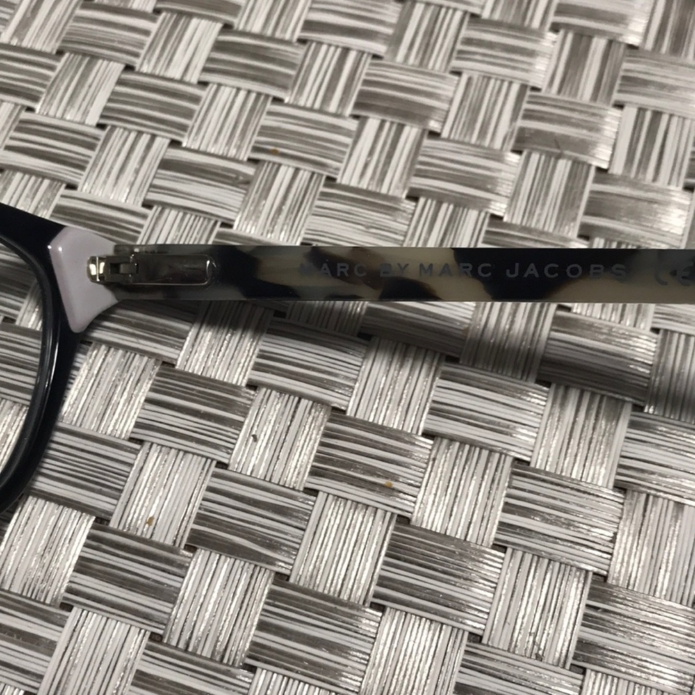Marc by Marc Jacobs Frame - Picture 6 of 8